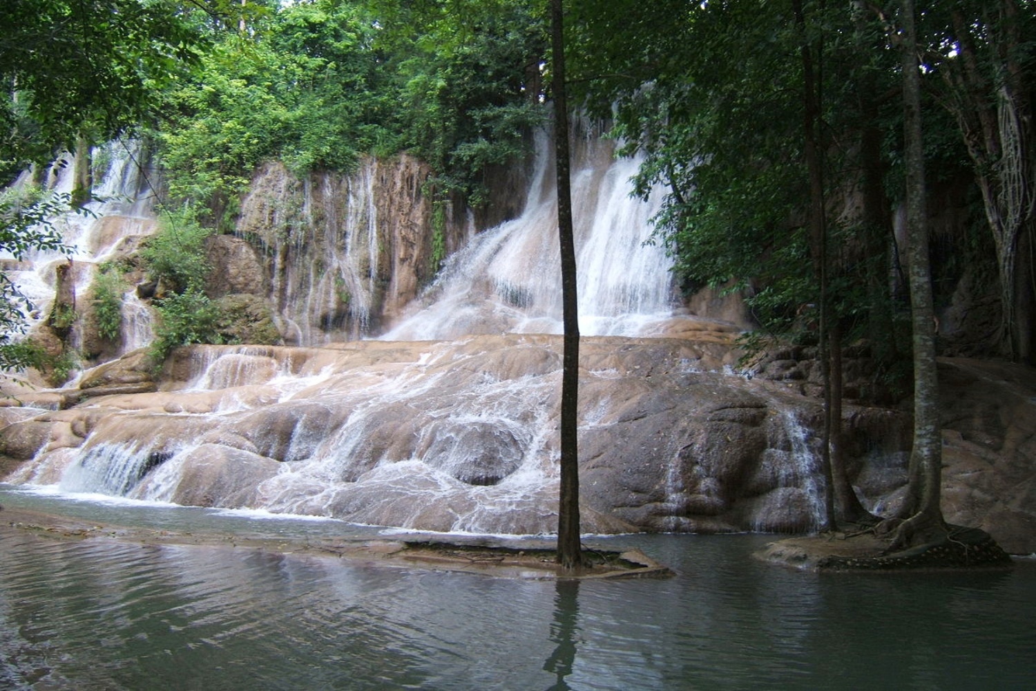 Sai Yok Noi waterfall